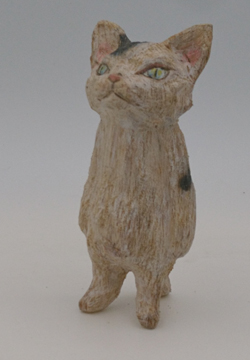 戸川五十生 Tiny Cats 白黒3 高さ10cm 椎に色鉛筆、アクリル 2022