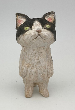 戸川五十生 Tiny Cats #5 H8 樟、アクリル、色鉛筆 2022