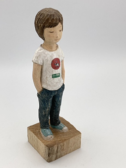 戸川五十生 Hopes & Smiles TP5 5x18.5x5.5cm 樟、色鉛筆、アクリル
2022