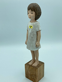 戸川五十生 Hopes & Smiles TP6 4.6x24.3x4.5cm 樟、色鉛筆、アクリル
2022