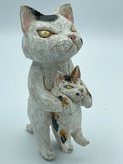 戸川五十生　Tiny Cat 07　親子B　4.5x11.3x6cm　樟、色鉛筆　アクリル　202322