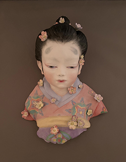 七尾尚子　弁財天　縦310×横220×高さ100mm　石塑粘土　油絵具