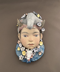 七尾尚子　五部浄　縦230×横120×高さ140mm　石塑粘土　油絵具