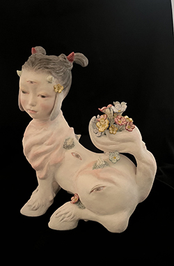 七尾尚子　白澤　150×250×290mm　石塑粘土　油絵具